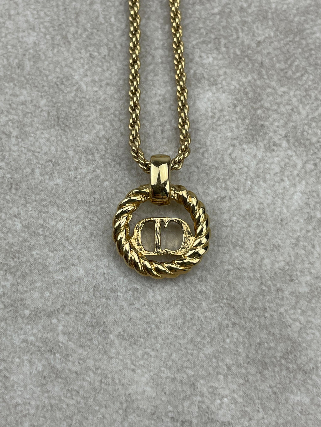 Collier Christian Dior Vintage avec Pendentif