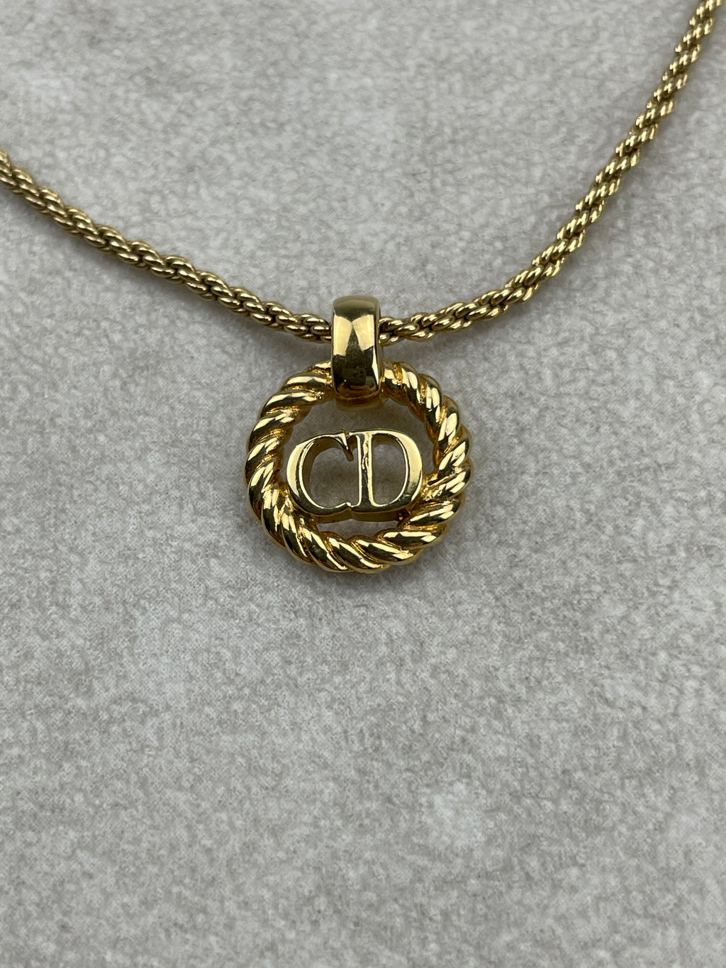 Collier Christian Dior Vintage avec Pendentif